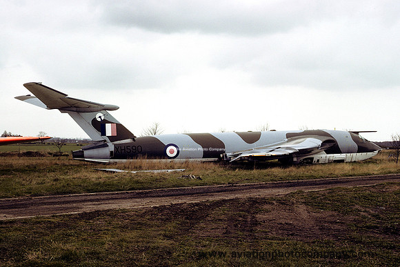 RAF Handley Page Victor K.1A XH590 at RAF Manston (1978)