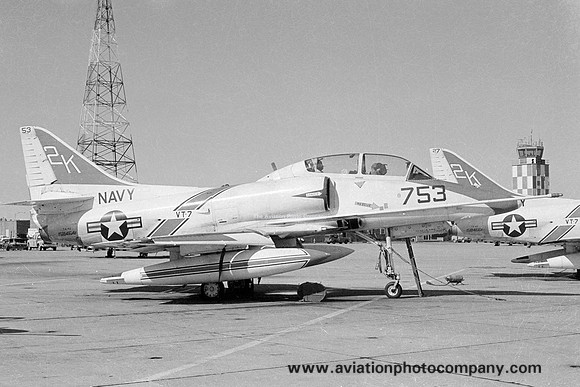 US Navy VT-7 Douglas TA-4J Skyhawk 158464/2K-753 (1974)