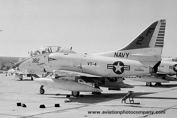 US Navy VT-4 Douglas TA-4J Skyhawk 158489/2F-382 (1974)