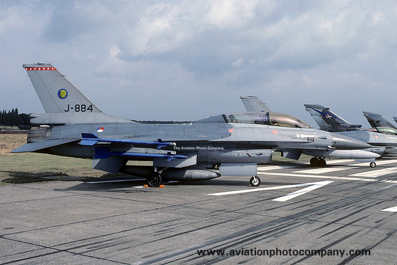 Dutch Air Force 315 Squadron GD F-16B Fighting Falcon J-884 (1995)