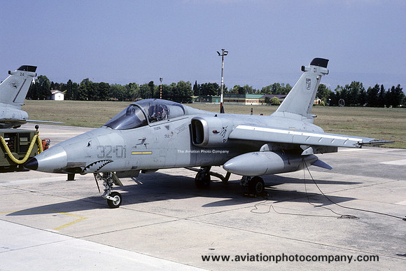 Italian Air Force 32 Stormo Aeritalia AMX MM7112/32-01 (1995)