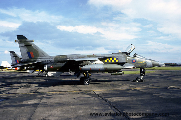 RAF 54 Squadron Sepecat Jaguar GR.1 XX721 (1977)