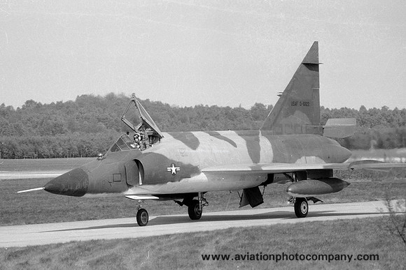 USAF 32 FIS Convair F-102A Delta Dagger 56-1122 (1969)