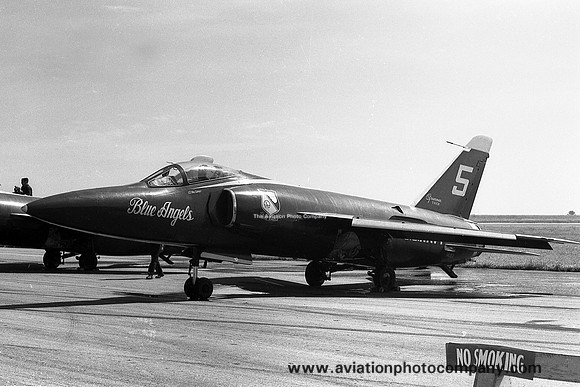 US Navy Blue Angels Grumman F-11A Tiger 141811/5 (1968)