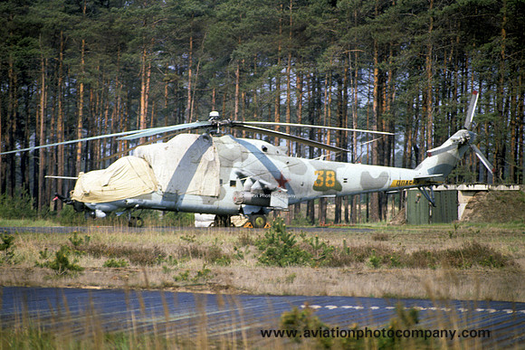 Russian Air Force 337 DVP Mil Mi-24V Hind 38 (1991)