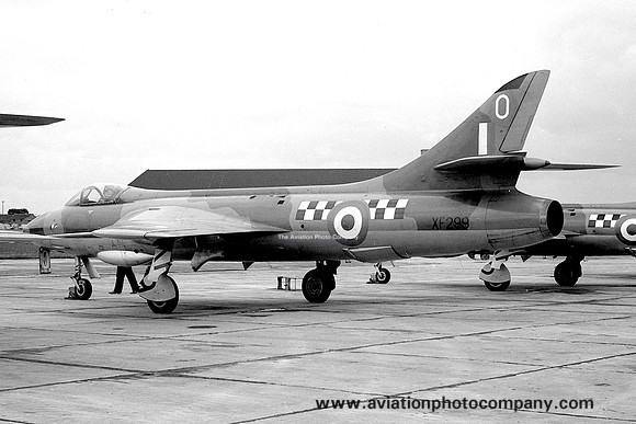 RAF 43 Squadron Hawker Hunter F.4 XF299/O (1957)