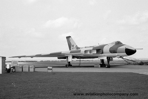 RAF 27 Squadron Avro Vulcan SR.2 XM573 (1974)