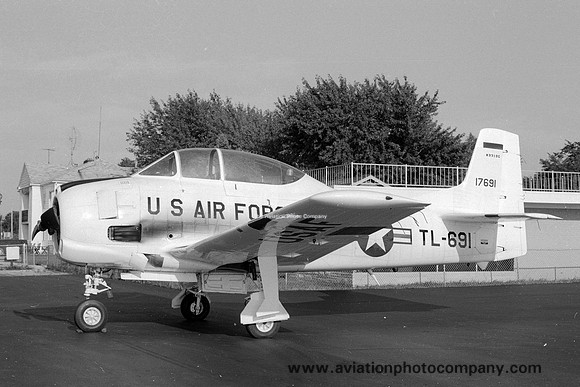 Ex USAF North American T-28A Trojan N3313G/51-7691 (1975)