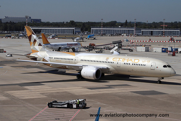 Etihad Airways Boeing 787-9 A6-BLR (2019)