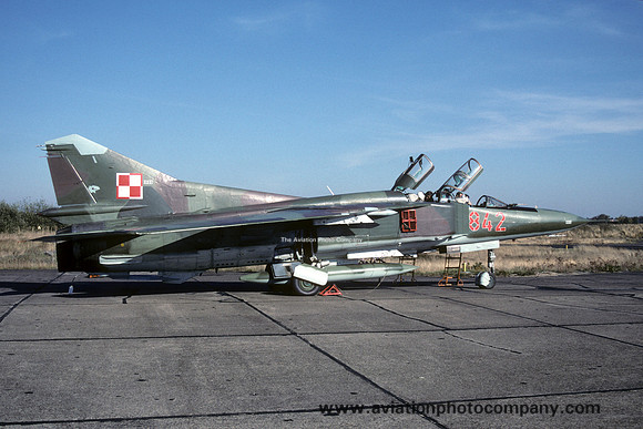 Polish Air Force 28 PLM Mikoyan MiG-23UB 842 (1995)