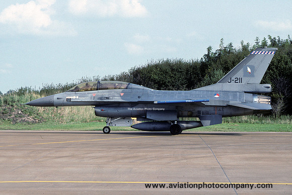 Dutch Air Force 322 Squadron GD F-16B Fighting Falcon J-211 (1995)