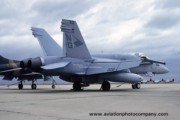 US Navy VFA-146 McDonnell Douglas F/A-18C Hornet 163999/NG-302 (1990)