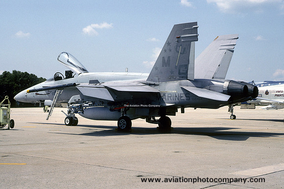 US Marines VMFA-321 McDonnell Douglas F/A-18A Hornet 162464/MG-11 (1993)
