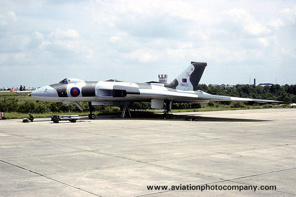 RAF 44 Squadron Avro Vulcan B.2 XM605 (1979)
