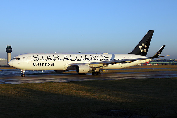 United Airlines Boeing 767-322(ER) N653UA at Manchester (2020)