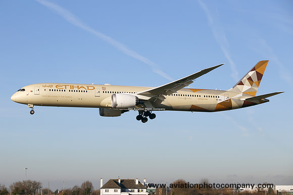 Etihad Airways Boeing 787-10 A6-BMG at Manchester (2020)