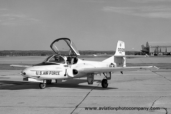 USAF 71 FTW Cessna T-37B Tweet 60-0128 at Offutt AFB (1981)