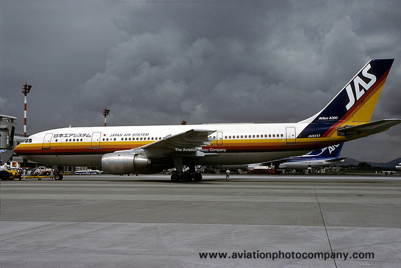 JAS - Japan Air System Airbus A300B4 JA8237 (1988)