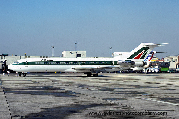 Alitalia Boeing 727-243 I-DIRU at London Heathrow (1977)