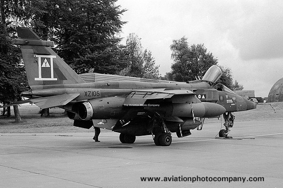 RAF 2 Squadron Sepecat Jaguar GR.1 XZ105/Y (1980)