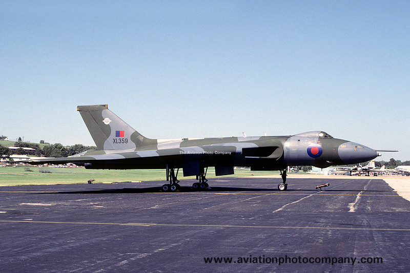 The Aviation Photo Company | Archive | RAF 230 OCU Avro Vulcan B.2 ...