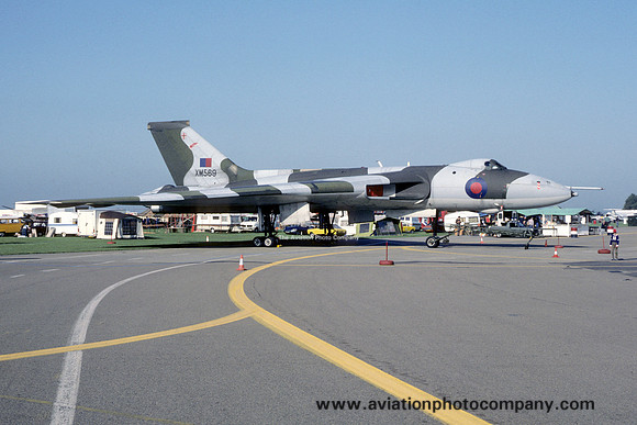RAF 50 Squadron Avro Vulcan B.2 XM569 (1982)