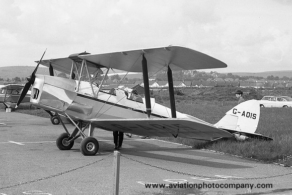De Havilland DH.82 Tiger Moth II G-AOIS (1969)
