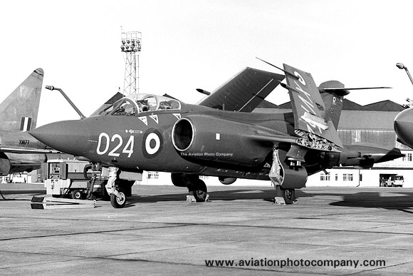 Royal Navy 809 Squadron Blackburn Buccaneer S.2 XV152/R024 at RAF Leuchars (1970)