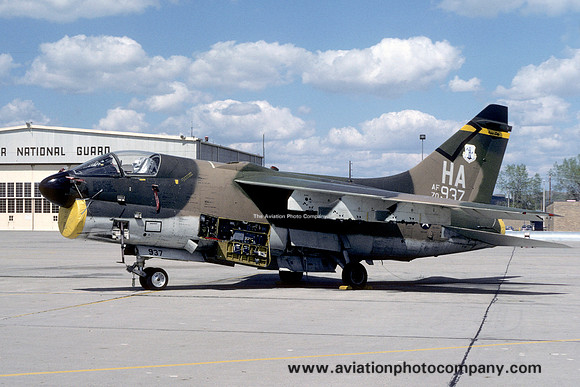 USAF Iowa ANG 174 TFS LTV A-7D Corsair 70-0937/HA (1978)