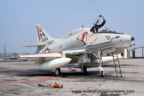 US Navy VC-7 Douglas A-4F Skyhawk 155064/UH-01 (1975)