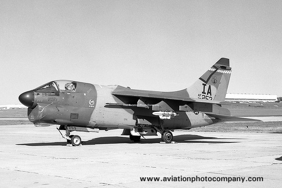 USAF Iowa ANG 124 TFS LTV A-7D Corsair 72-0253/IA (1981)