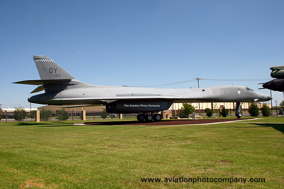 USAF Rockwell B-1B Lancer 83-0071/DY displayed at Tinker AFB (2009)