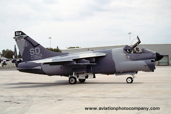 USAF South Dakota ANG 175 TFS LTV A-7D Corsair 70-0962/SD (1990)