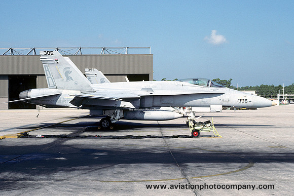 US Navy VFA-106 McDonnell Douglas F/A-18C Hornet 164627/AD-306 (1993)