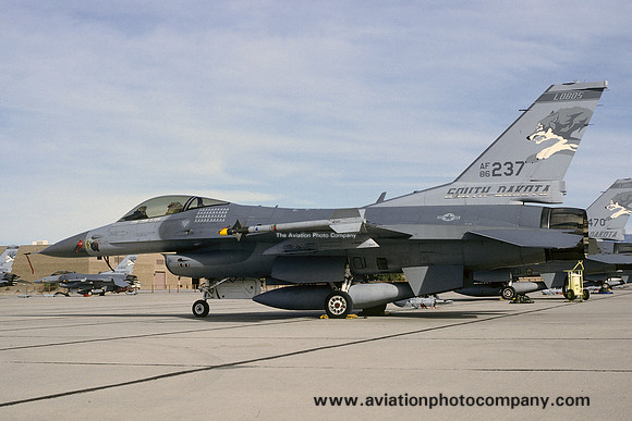 USAF South Dakota ANG 175 FS General Dynamics F-16C Fighting Falcon 86-0237 (1993)