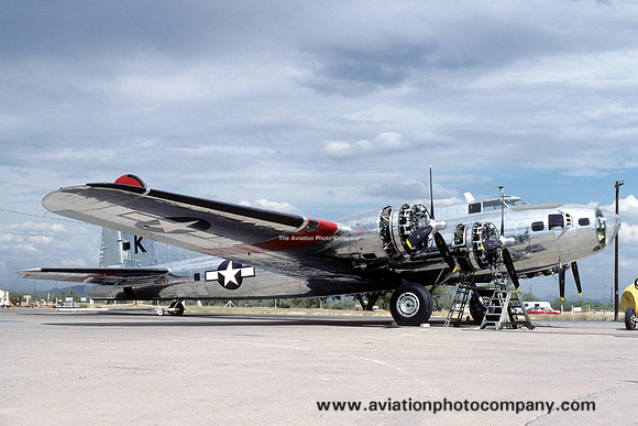 Boeing B-17G Flying Fortress N207EV (1988)