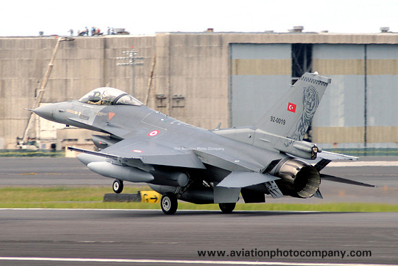Turkish Air Force 181 Filo General Dynamics F-16C Fighting Falcon 92-0019 at Lajes (2009)