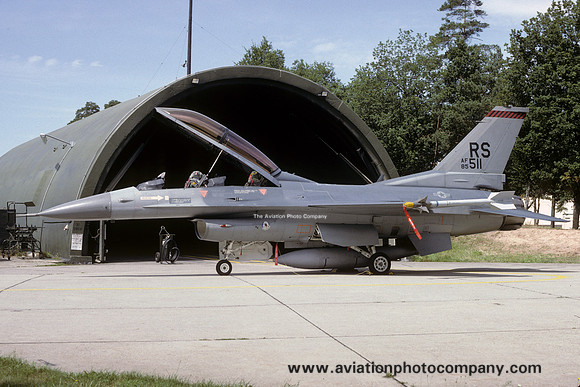 USAF 86 WG 526 FS General Dynamics F-16D Fighting Falcon 85-1511/RS (1992)