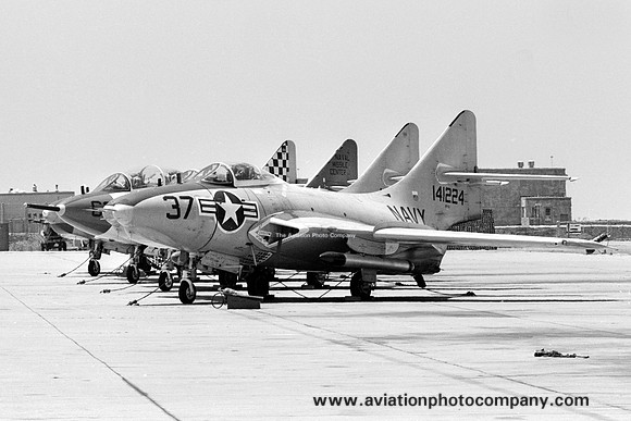 US Navy NMC Grumman QF-9J Cougar 141224/37 (1968)