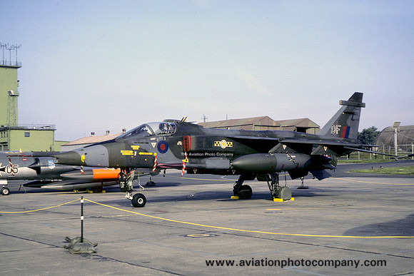 RAF 31 Squadron Sepecat Jaguar GR.1 XX972/DF (1981)