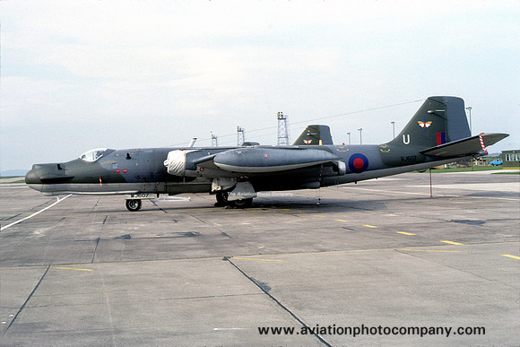 RAF 360 Squadron English Electric Canberra T.17 WJ607/U (1981)