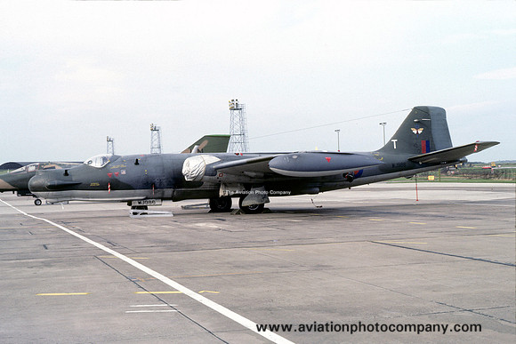 RAF 360 Squadron English Electric Canberra T.17 WJ986/T at RAF Lossiemouth (1981)