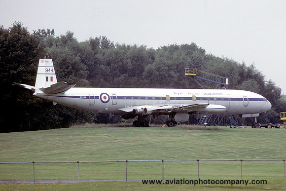 Royal Aircraft Establishment De Havilland Comet 4 XX944 stored at Farnborough (1982)