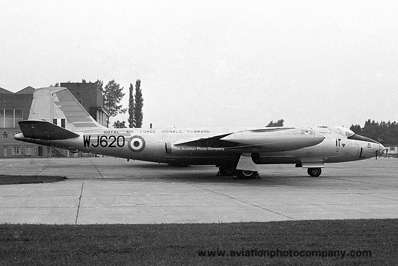 RAF 98 Squadron English Electric Canberra B.2 WJ620 (1966)