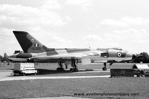 RAF 230 OCU Avro Vulcan B.2 XL320 (1974)