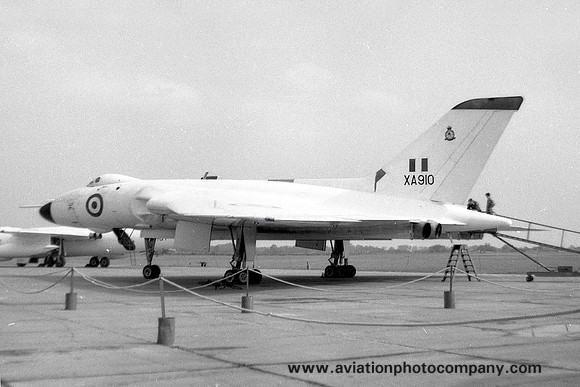 RAF 101 Squadron Avro Vulcan B.1 XA910 (1959)