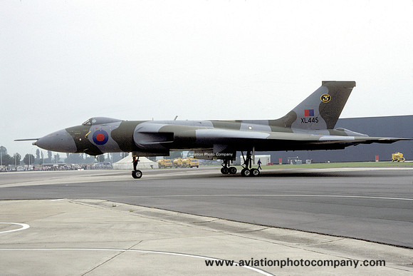 RAF 35 Squadron Avro Vulcan B.2 XL445 (1981)