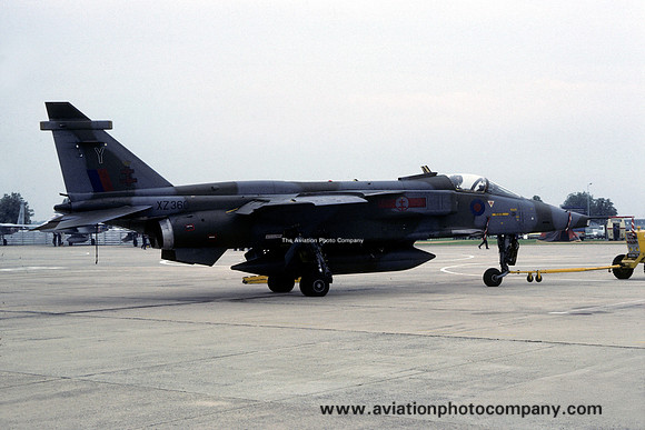 RAF 41 Squadron Sepecat Jaguar GR.1 XZ360/Y (1981)
