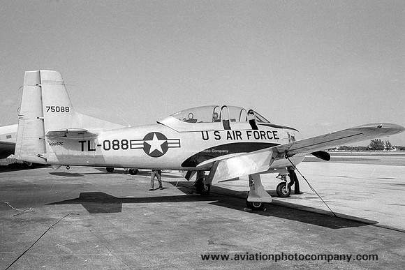 North American T-28A Trojan N9867C/75088 (1983)