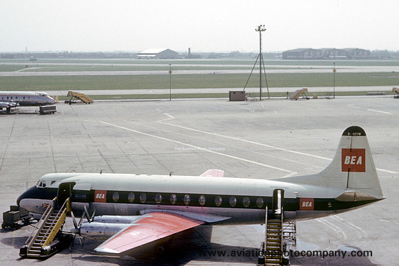 BEA British European Airways Vickers Viscount V.806 G-AOYM at London Heathrow (1960)
